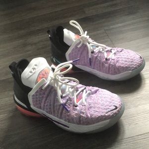 Lebron 18 (graffiti) size 4.5